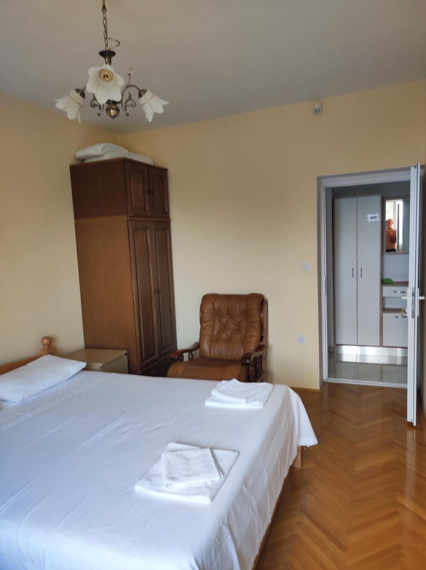 Apartment With 2 Balconies And Sea View Omiš Habitación foto
